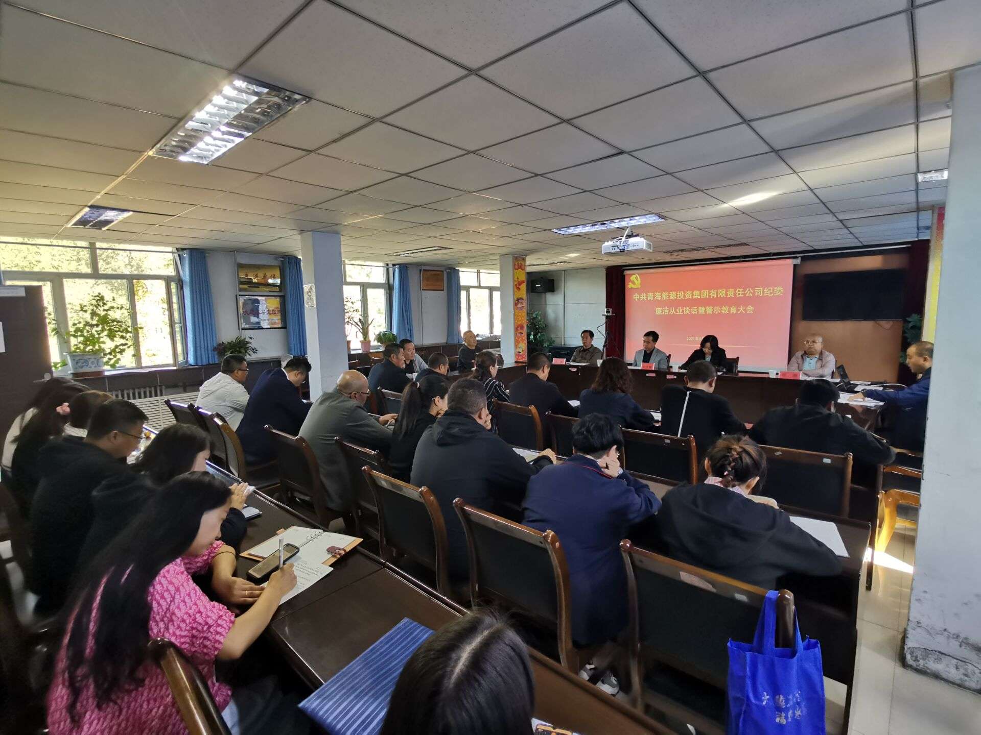1635390620234223.jpg 集團公司紀委開展廉潔談話活動 黃奇中攝.jpg