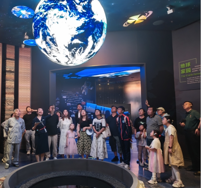 8月16日，機(jī)關(guān)黨支部組織黨員、青年員工及少年兒童赴青海省自然博物館開(kāi)展“貫徹新發(fā)展理念 守護(hù)美麗青海”主題黨日活動(dòng)。.png